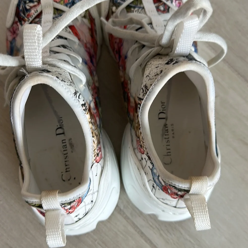 Dior D connect sneaker 9.5 with box zodiac print